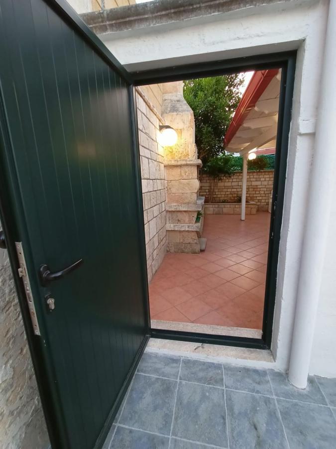 Villetta Poesia 50 M Dal Mare Con Giardino E Parcheggio Torre dell'Orso Buitenkant foto